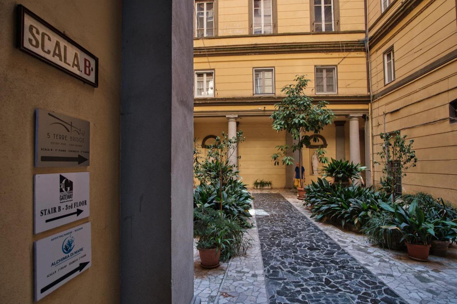 Cinque Terre Bridge Apartment La Spezia Exterior photo